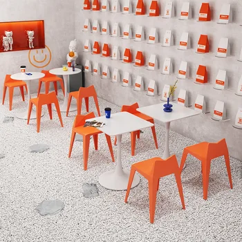Кофейня, магазин десертов, магазин чая с молоком, набор столов и стульев, маленький табурет оранжевого цвета, белый простой маленький круглый столик, реклама
