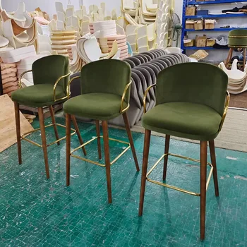 Барный стул Роскошный барный стул в итальянском стиле Коммерческий белый воск деревянная ткань мягкая сумка Подлокотник кофейня Повседневный барный стул с высокой ножкой
