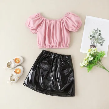 Комплекты летней одежды для девочек от 2 до 7 лет, топы с короткими рукавами и открытыми плечами + черные мини-юбки из искусственной кожи, модные наряды для детей
