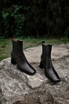Ботильоны с квадратным носком и массивным каблуком в стиле пэчворк, Однотонная обувь, швейные украшения без застежки, Zapatillas de Mujer, Роскошный бренд, дизайнер